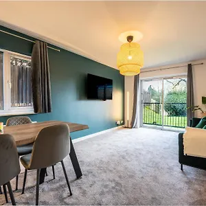 Newly Refurbished - Stylish Central Apt W/parking , Southampton United Kingdom